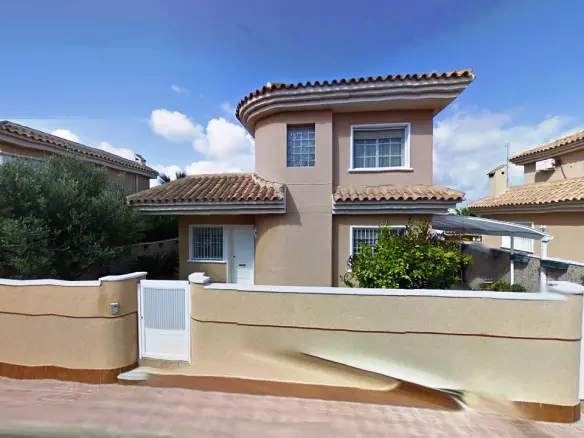 Villa Of 98 M² With Sea Views In Punta Prima, Spain