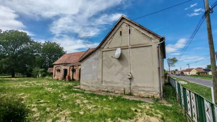 House Of 100 M² With Garden In Szentborbás, Somogy