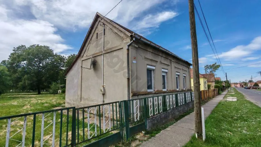 House Of 100 M² With Garden In Szentborbás, Somogy
