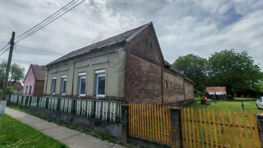 House Of 100 M² With Garden In Szentborbás, Somogy