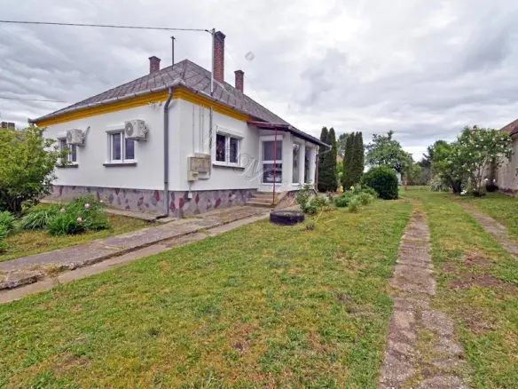 House Of 0 M² With Features In Nemesdéd, Somogy