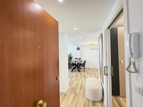Apartment Of 98 M² With Balcony In Torrevieja, Spain
