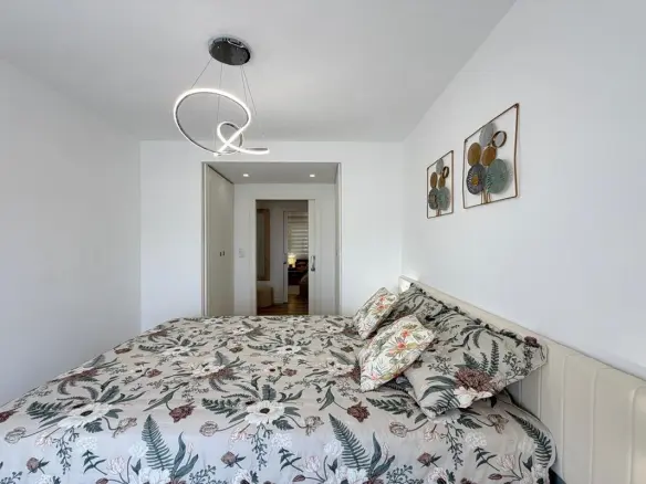 Apartment Of 98 M² With Balcony In Torrevieja, Spain