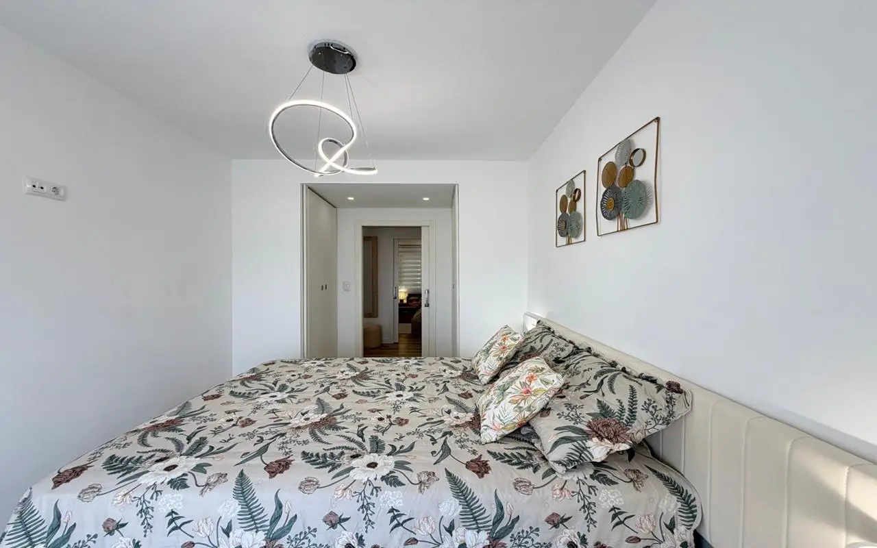 Apartment Of 98 M² With Balcony In Torrevieja, Spain
