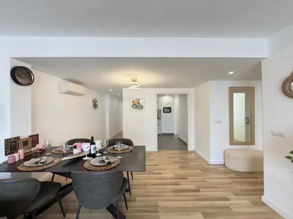 Apartment Of 98 M² With Balcony In Torrevieja, Spain