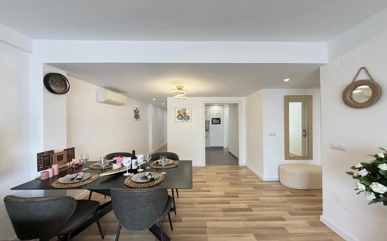 Apartment Of 98 M² With Balcony In Torrevieja, Spain