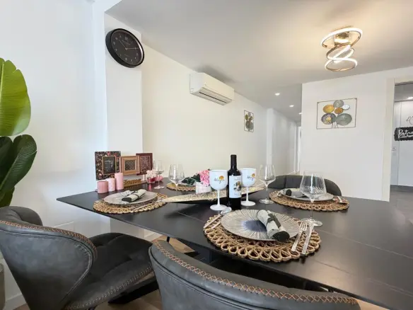 Apartment Of 98 M² With Balcony In Torrevieja, Spain