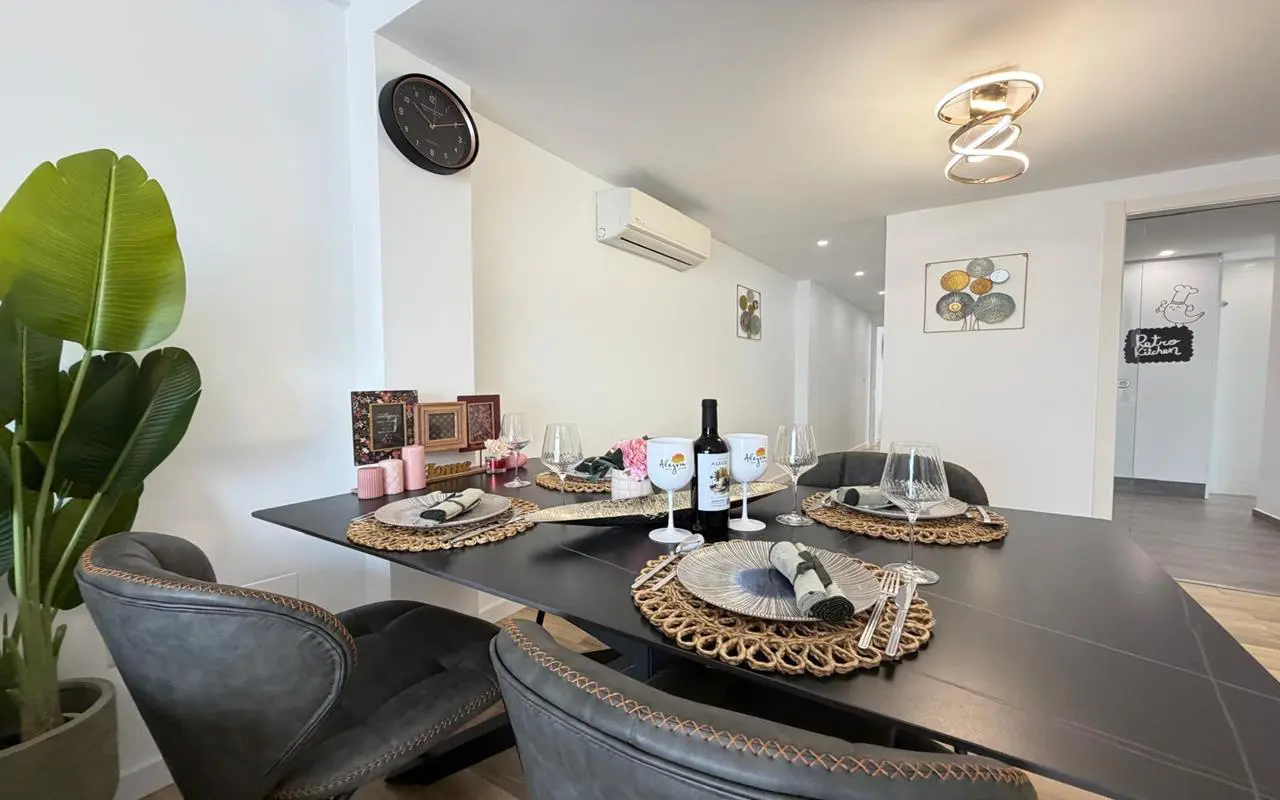 Apartment Of 98 M² With Balcony In Torrevieja, Spain