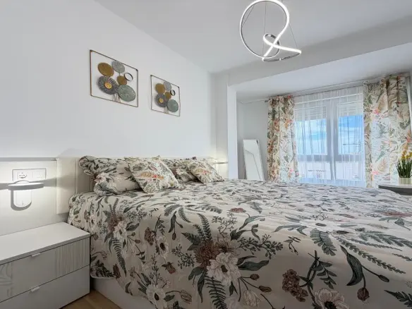 Apartment Of 98 M² With Balcony In Torrevieja, Spain