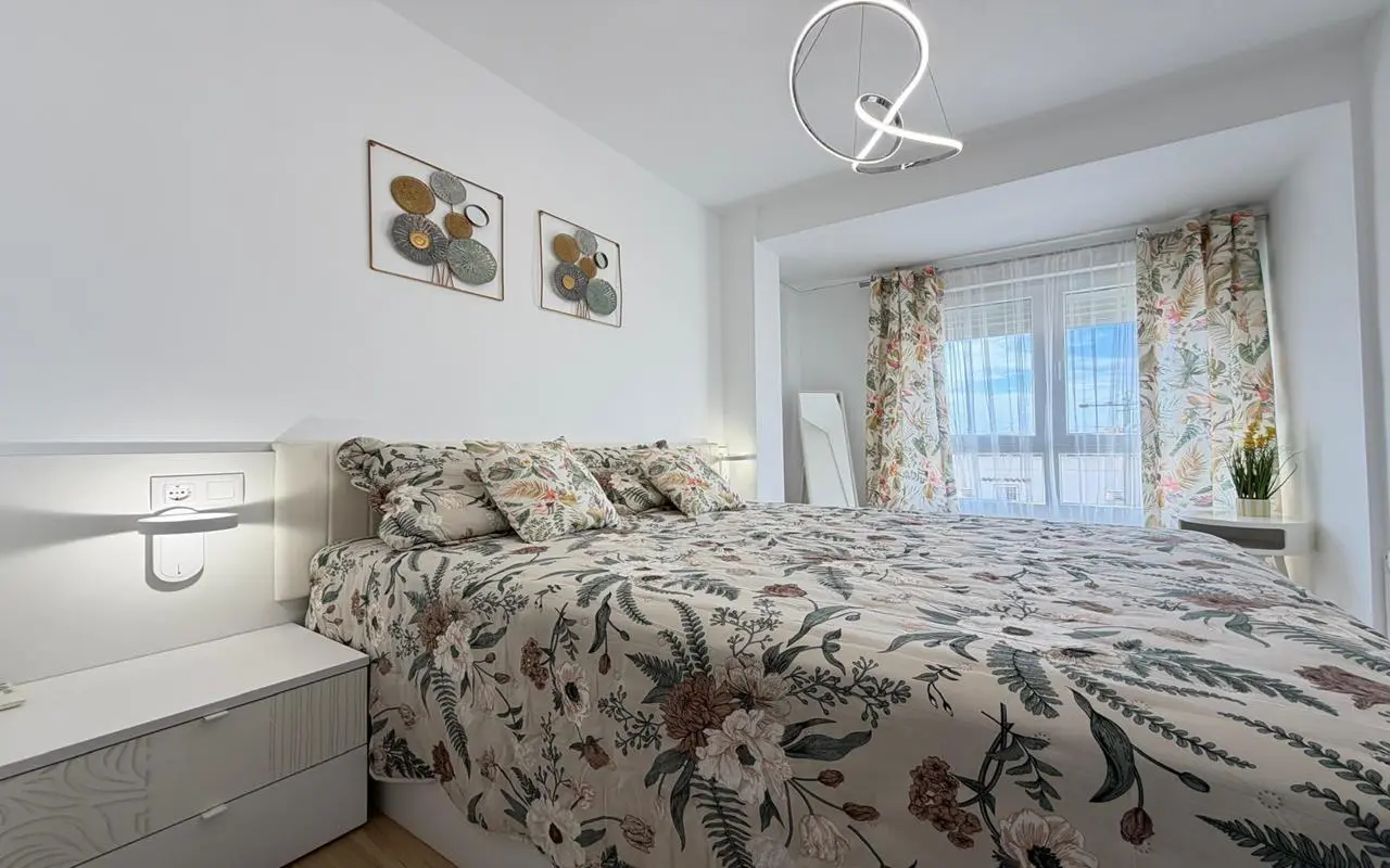 Apartment Of 98 M² With Balcony In Torrevieja, Spain