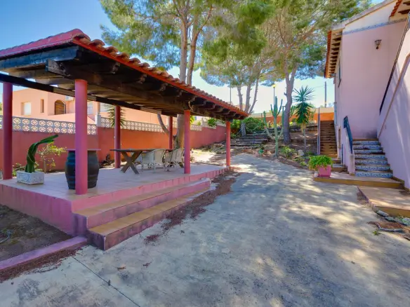 Villa Of 300 M² In San Miguel De Salinas, Spain