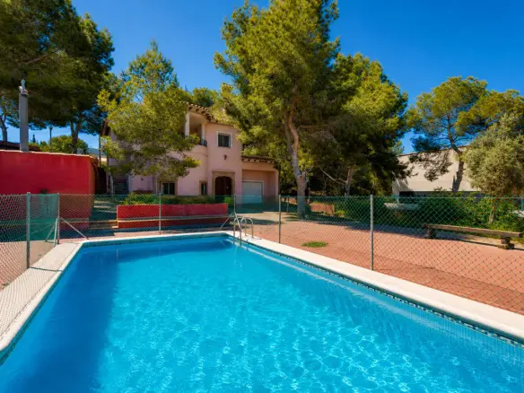 Villa Of 300 M² In San Miguel De Salinas, Spain