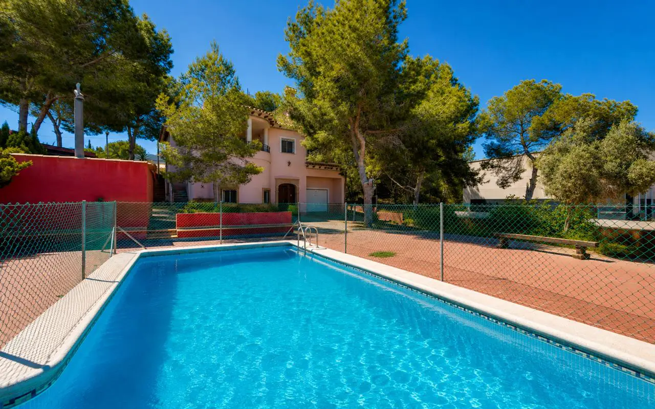 Villa Of 300 M² In San Miguel De Salinas, Spain