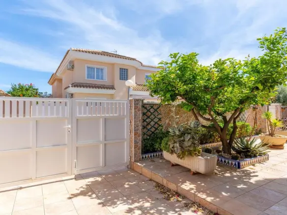 Villa Of 98 M² With Sea Views In Punta Prima, Spain