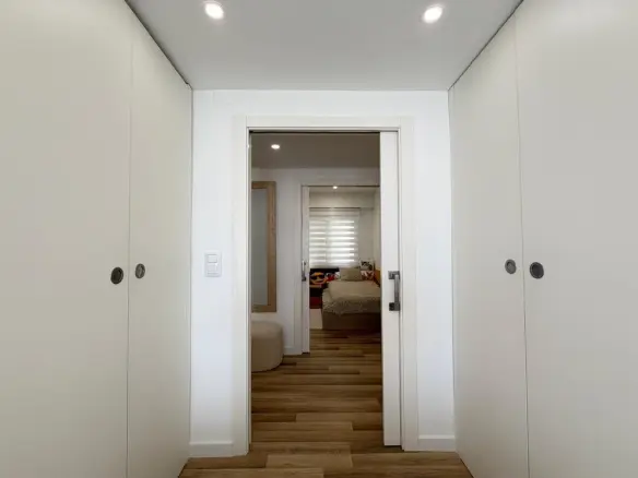 Apartment Of 98 M² With Balcony In Torrevieja, Spain