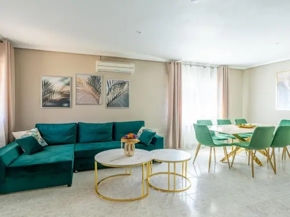 Villa Of 98 M² With Sea Views In Punta Prima, Spain