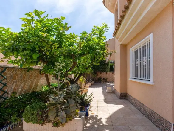 Villa Of 98 M² With Sea Views In Punta Prima, Spain