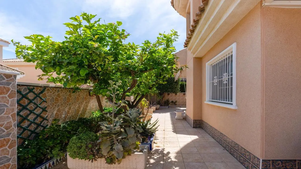 Villa Of 98 M² With Sea Views In Punta Prima, Spain