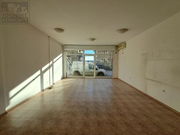Shop Of 60 M² With A Convenient Location In Akatsiya Quarter, Veliko Tarnovo