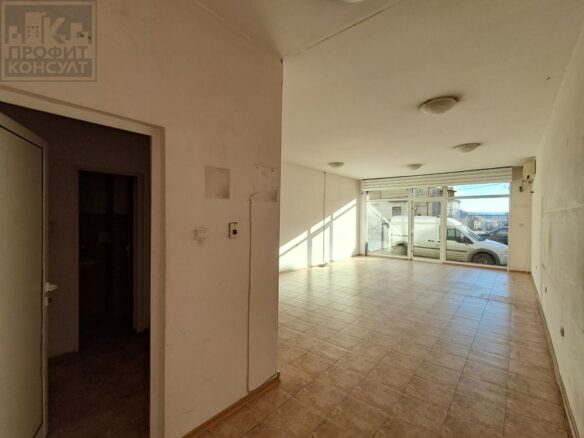 Shop Of 60 M² With A Convenient Location In Akatsiya Quarter, Veliko Tarnovo