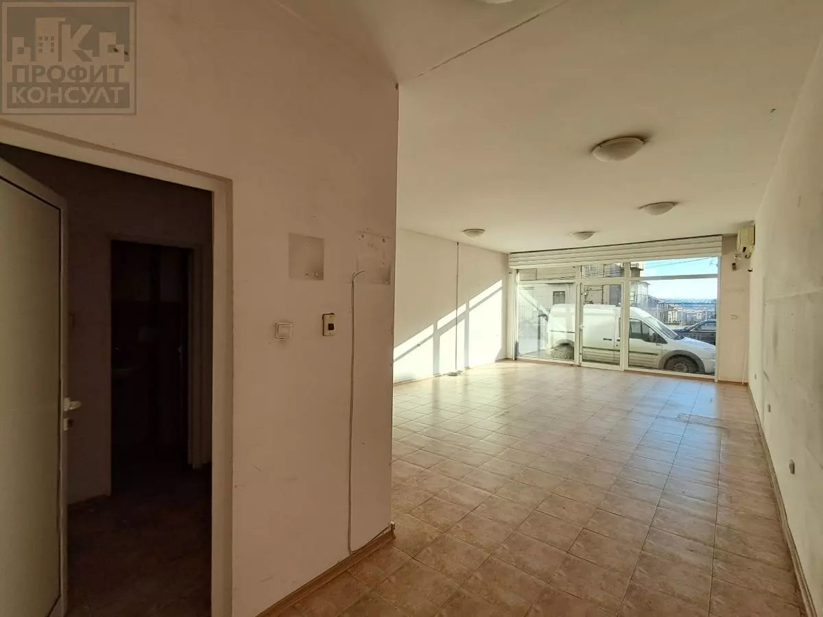 Shop Of 60 M² With A Convenient Location In Akatsiya Quarter, Veliko Tarnovo