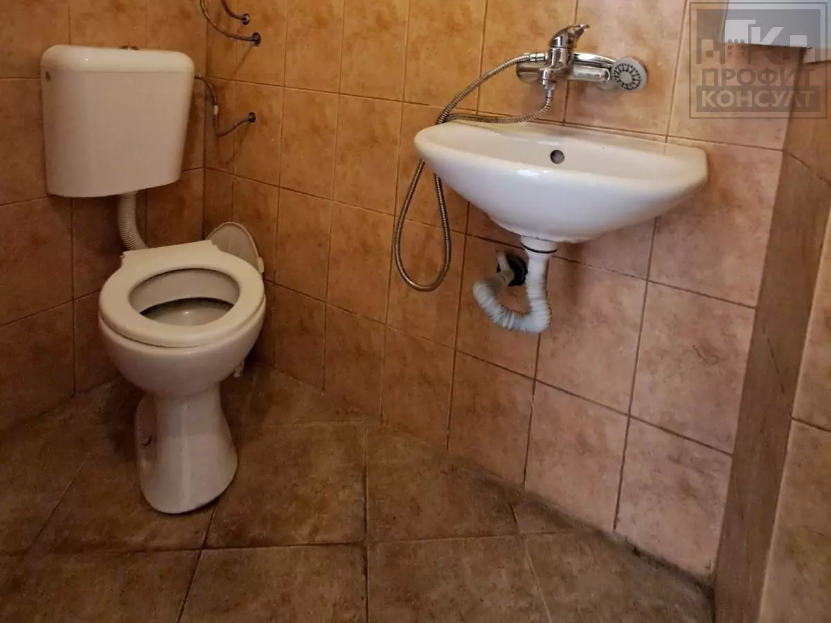 Shop Of 60 M² With A Convenient Location In Akatsiya Quarter, Veliko Tarnovo