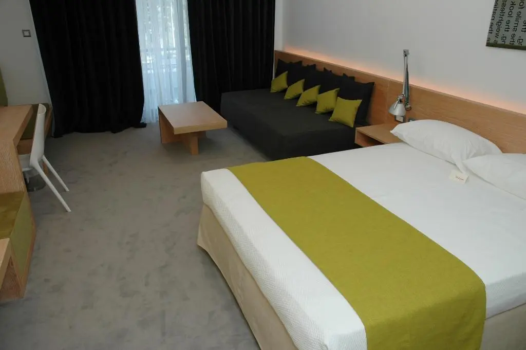 Hotel Of 100 M² With Rooms In Xanthi