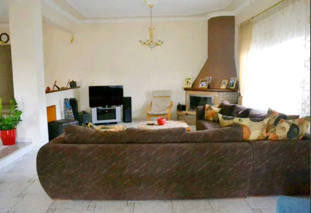 Detached House Of 378 M² With Olympic Coast In Olympic Coast