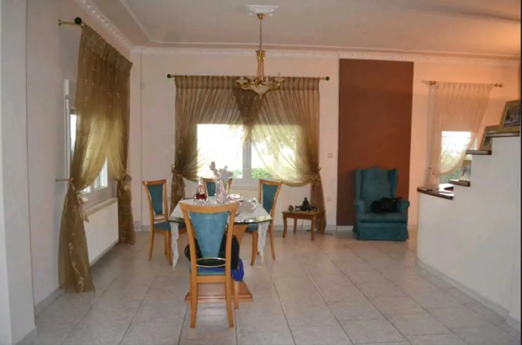 Detached House Of 378 M² With Olympic Coast In Olympic Coast