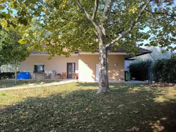 Detached House Of 378 M² With Olympic Coast In Olympic Coast