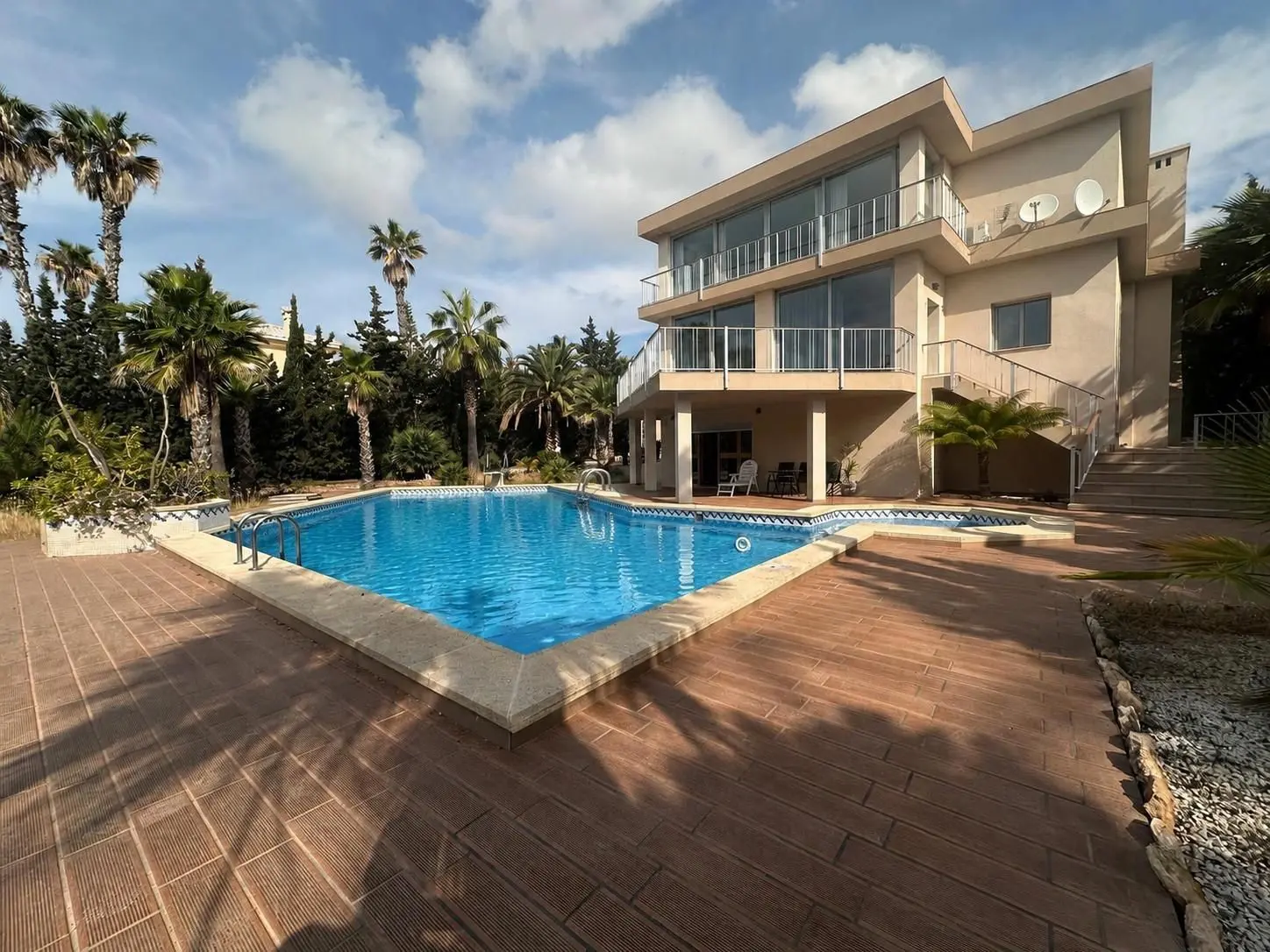 Villa Of 425 M² In Rojales, Spain