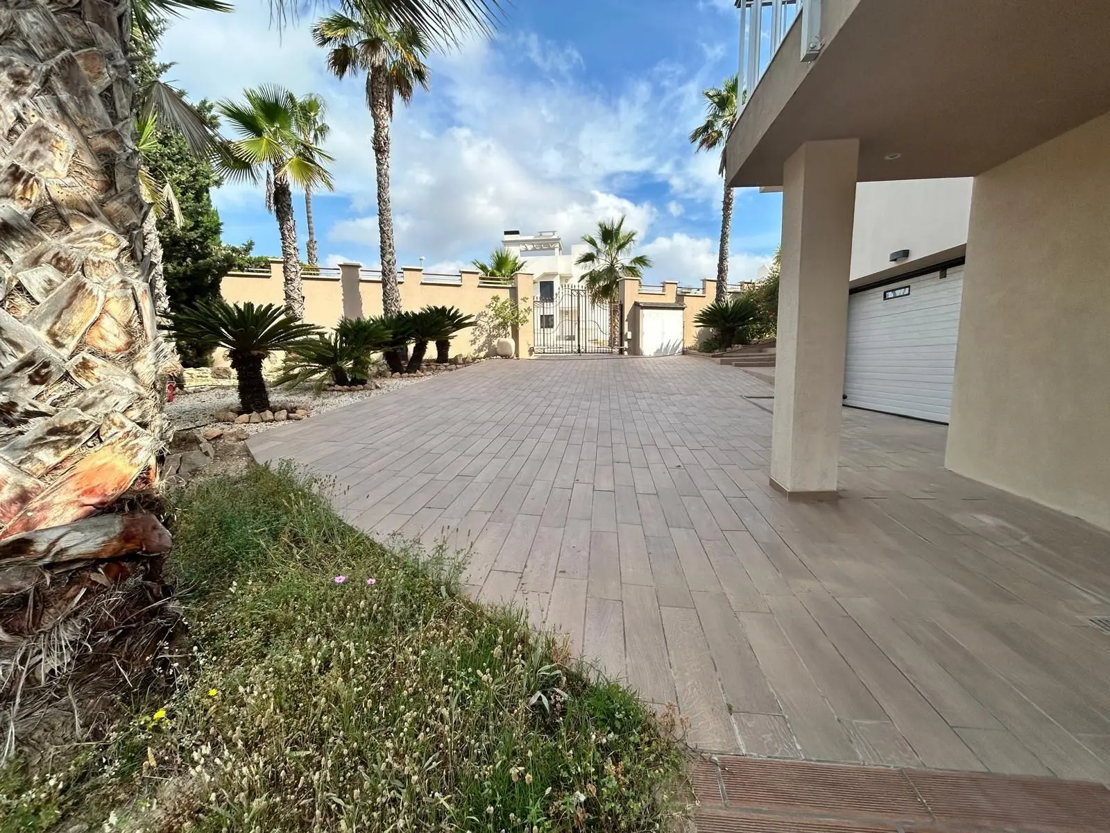 Villa Of 425 M² In Rojales, Spain