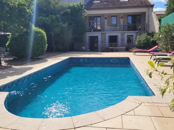 House Of 250 M² In Saint Genies De Fontedit