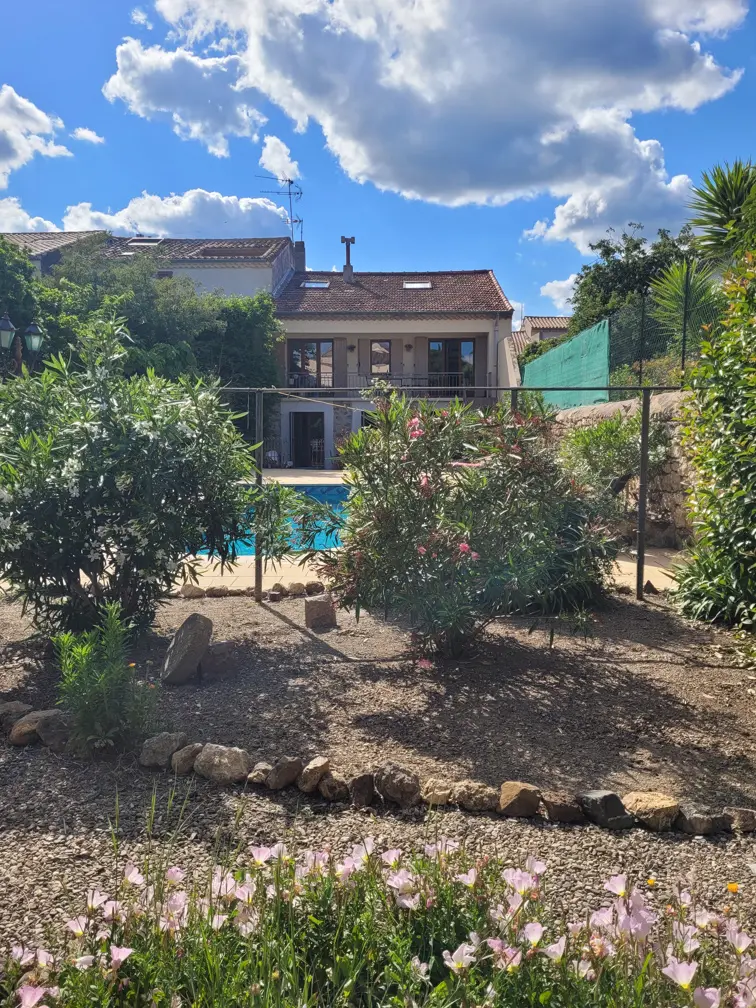 House Of 250 M² In Saint Genies De Fontedit