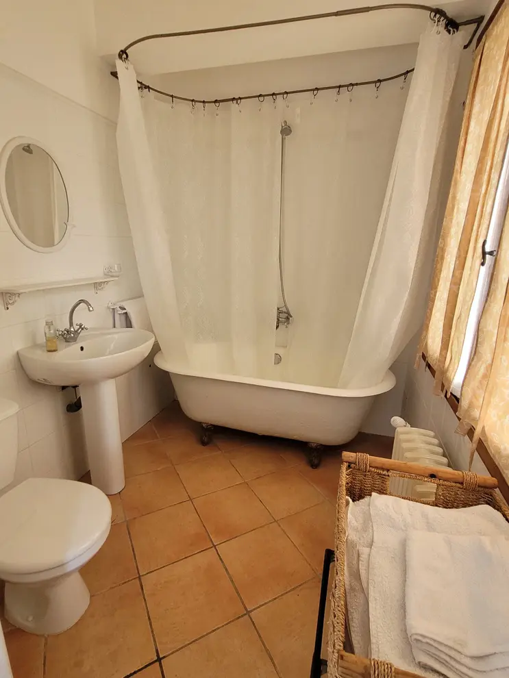 House Of 250 M² In Saint Genies De Fontedit