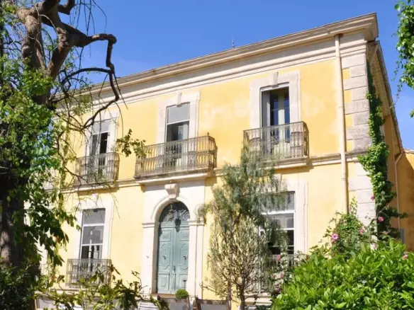 House Of 430 M² In Thezan Les Beziers