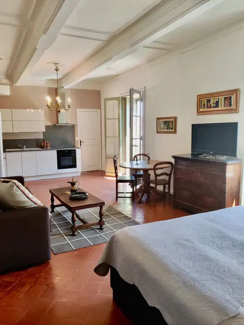 House Of 430 M² In Thezan Les Beziers