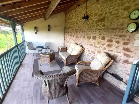 5-bedroom Manor House In Pressac, France (299 M²)