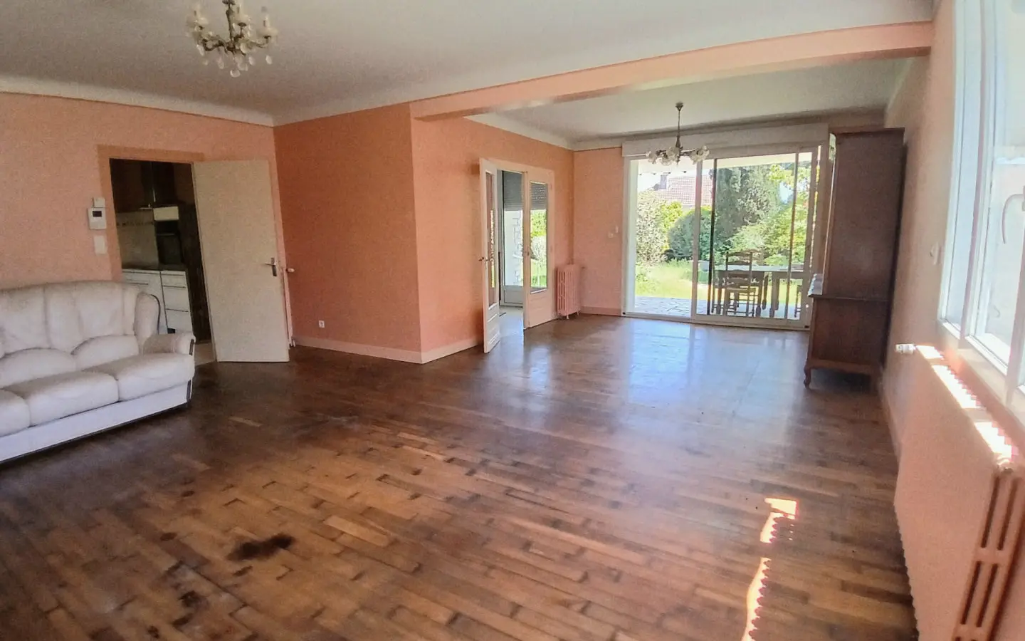 3-bedroom House In Saint-priest-les-fougeres, France (154 M²)