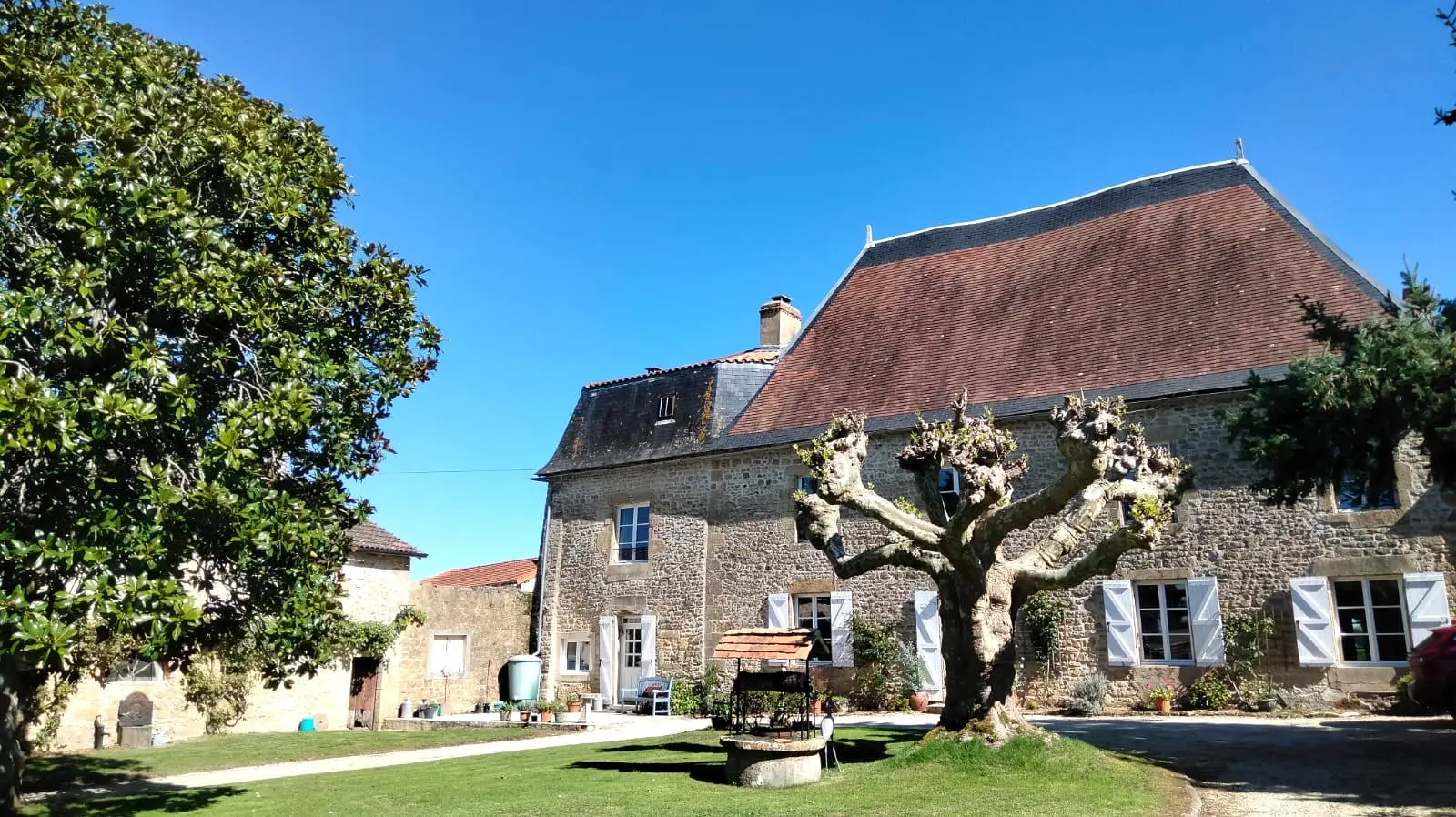 Manor House Of 0 M² With Pool, Barn In Vienne