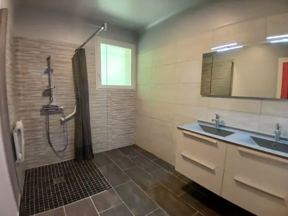 3-bedroom House In Saint-priest-les-fougeres, France (154 M²)