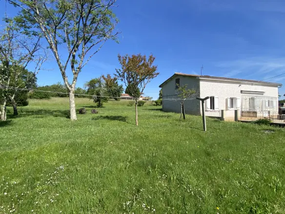 Single-story Country House Of 140 M² With Outbuildings In Bors-de-montmoreau