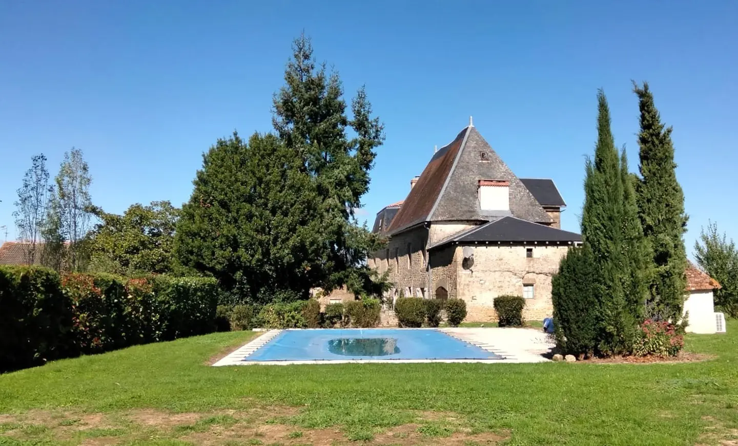 5-bedroom Manor House In Pressac, France (299 M²)