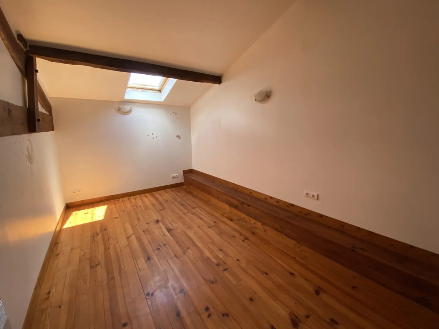 House Of 4 Bedrooms With Countryside Views In Charente Hamlet