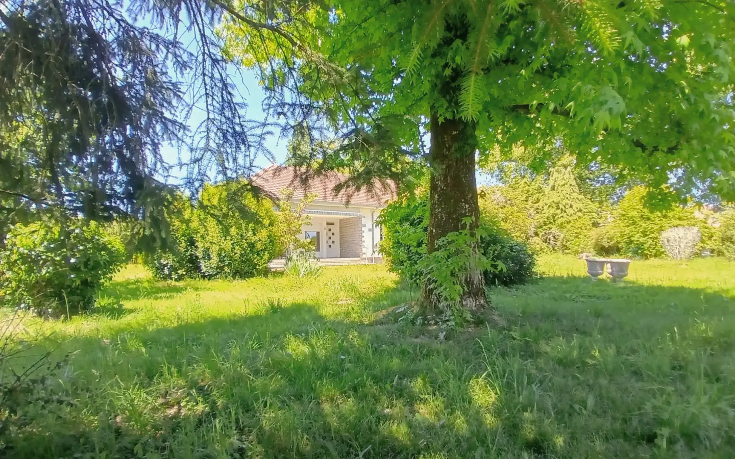 3-bedroom House In Saint-priest-les-fougeres, France (154 M²)