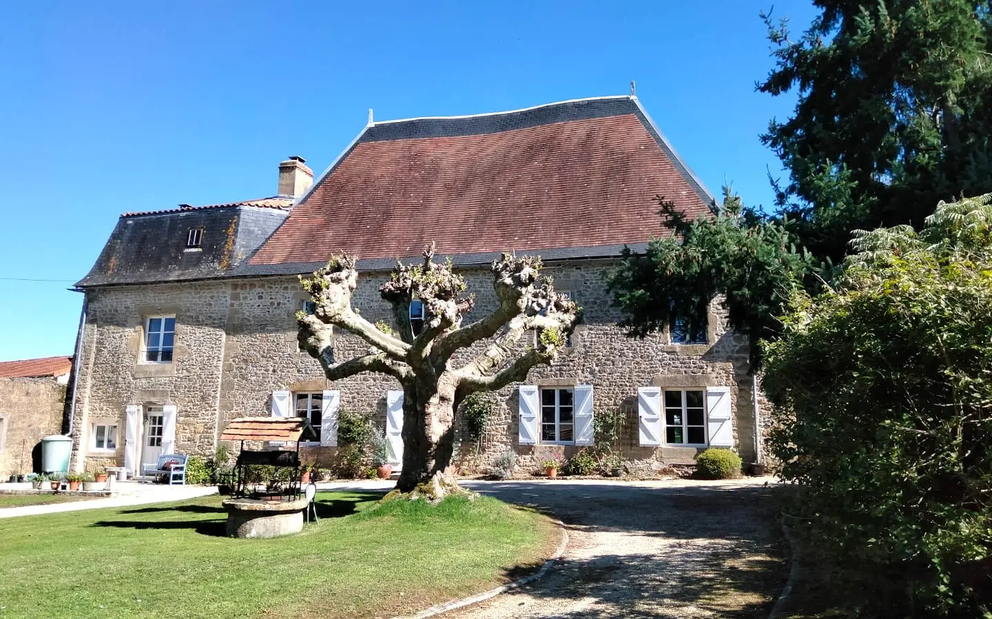 5-bedroom Manor House In Pressac, France (299 M²)