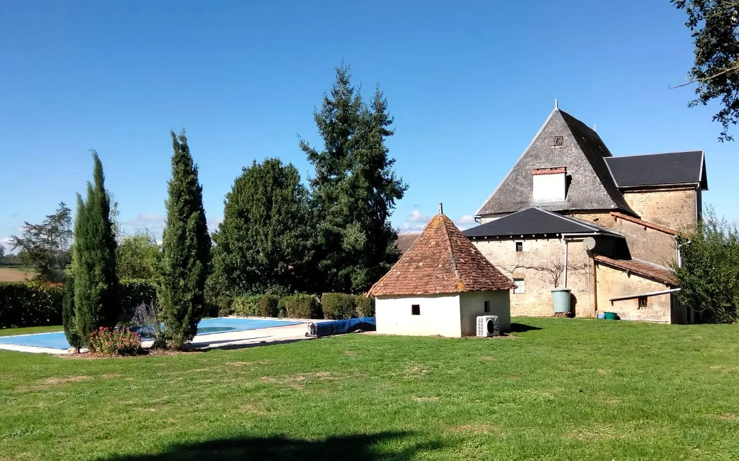 5-bedroom Manor House In Pressac, France (299 M²)