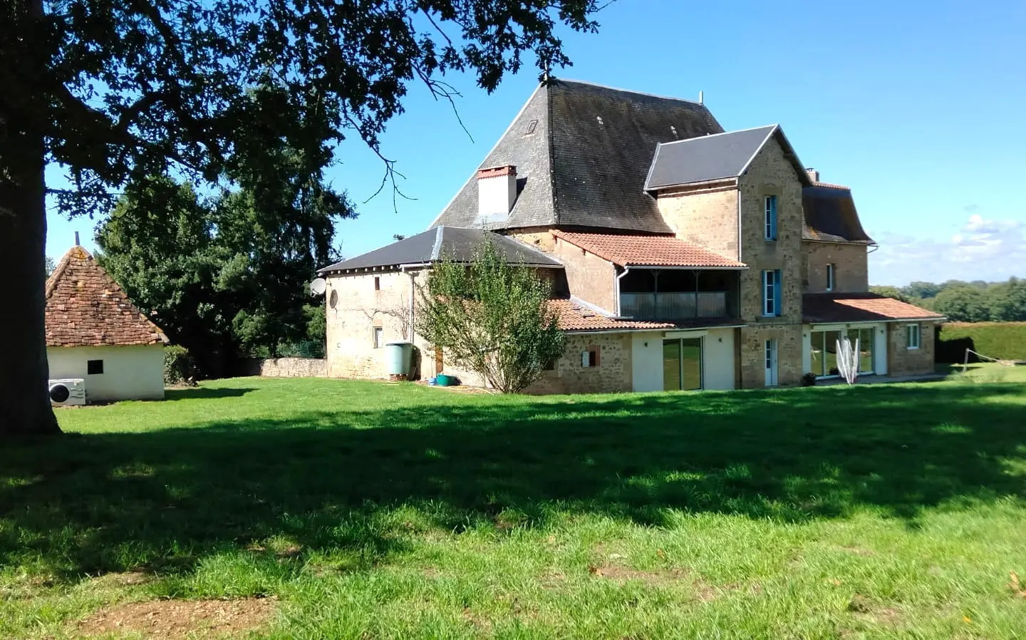 5-bedroom Manor House In Pressac, France (299 M²)