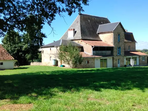 5-bedroom Manor House In Pressac, France (299 M²)