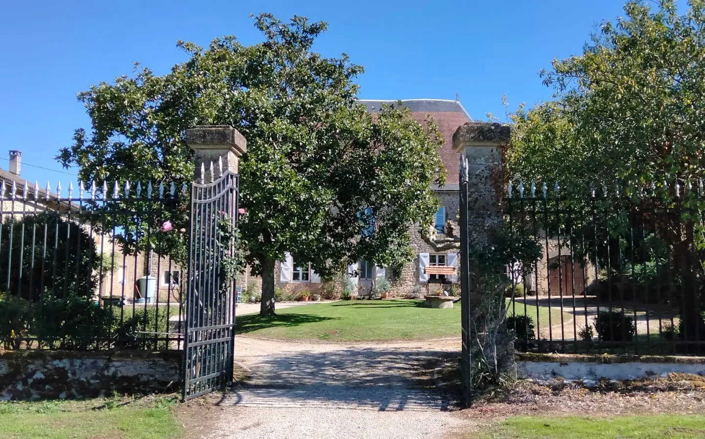 5-bedroom Manor House In Pressac, France (299 M²)